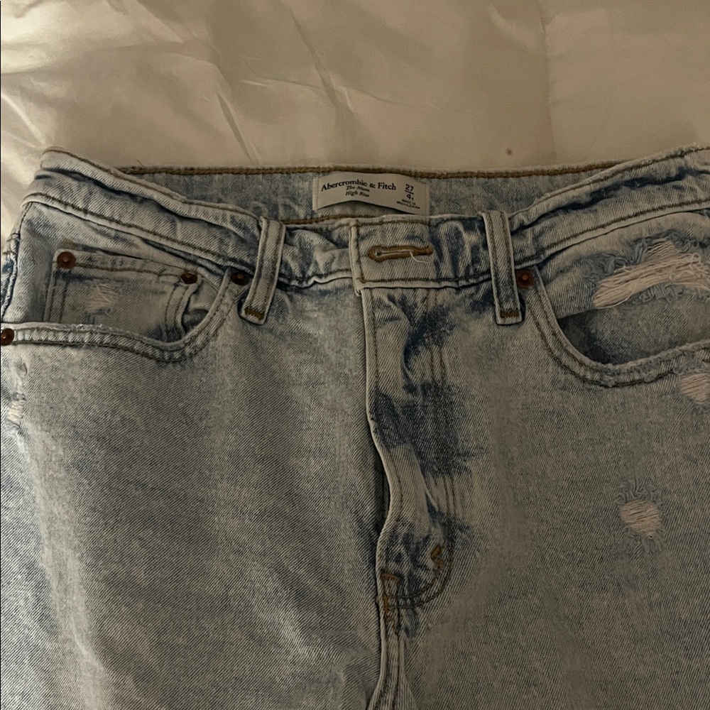 Abercrombie Light Wash Distressed Jeans. The mom high rise.